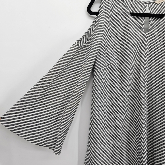 Soft Surroundings Grey Stripe Landfall Cold Shoulder Linen Tunic Top Small - Picture 4 of 6